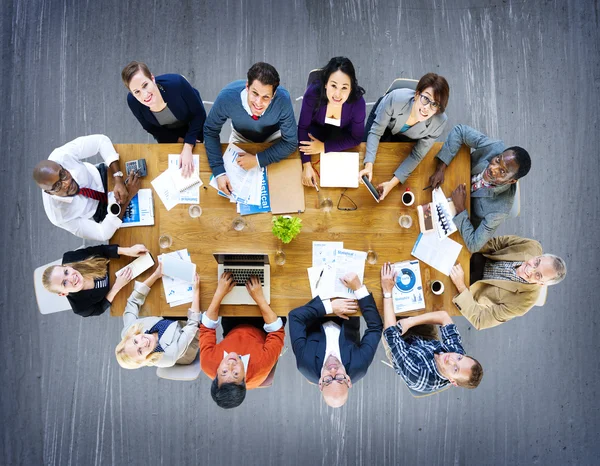 Gente de negocios teniendo discusión corporativa — Foto de Stock