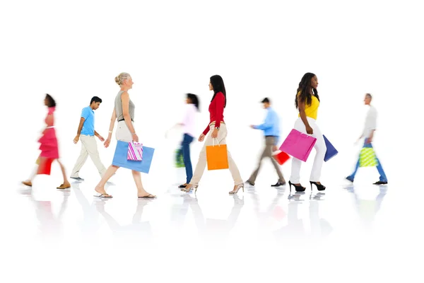 Groep mensen die lopen — Stockfoto