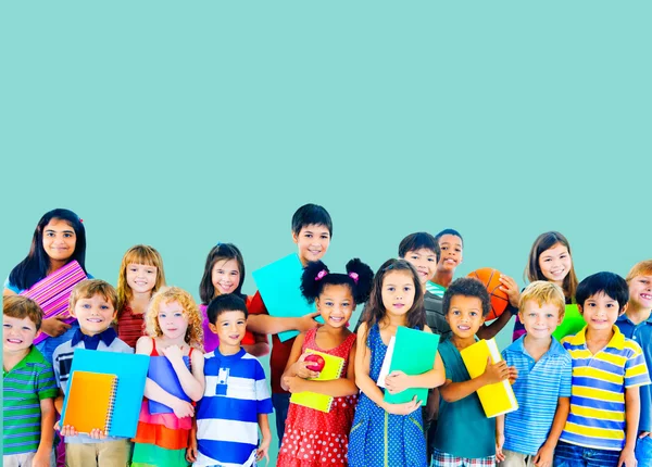 Adorables niños sonrientes — Foto de Stock