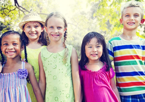 Crianças Amizade, conceito de felicidade — Fotografia de Stock
