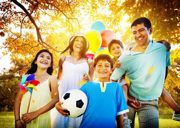 Familia Felicidad Padres Vacaciones — Foto de Stock