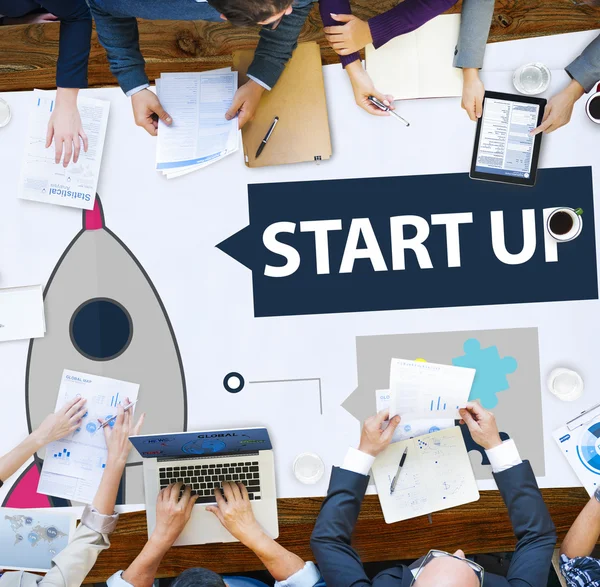 Gruppe von Geschäftsleuten und Start-ups — Stockfoto