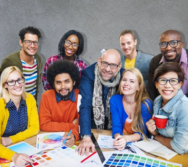 Unternehmenskonnektivitätskonzept erfüllen — Stockfoto