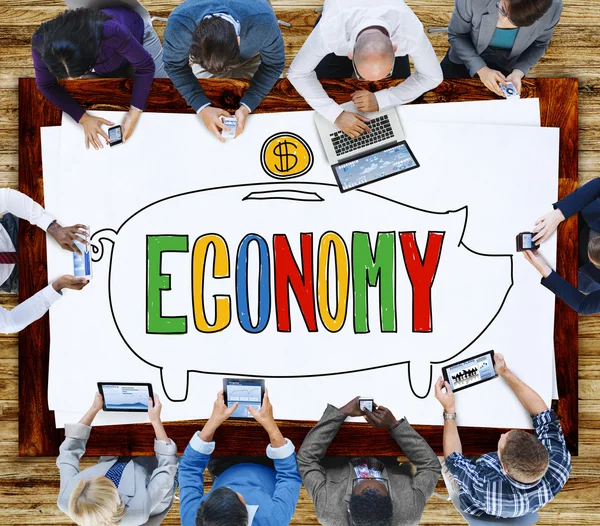 Gli uomini d'affari al meeting e all'Economy Concept — Foto Stock