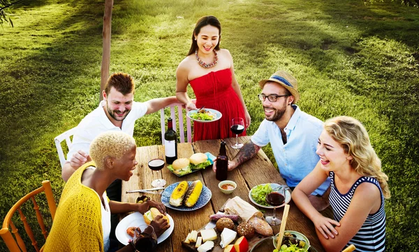 People Hanging Out Outdoors — Stock Photo, Image