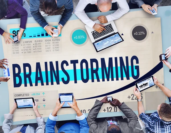 Geschäftsleute und Brainstorming-Konzept — Stockfoto