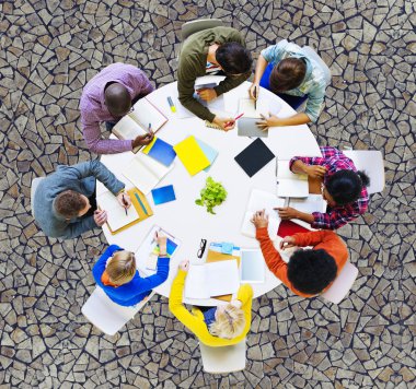 farklı insanların bir takım içinde çalışma grubu