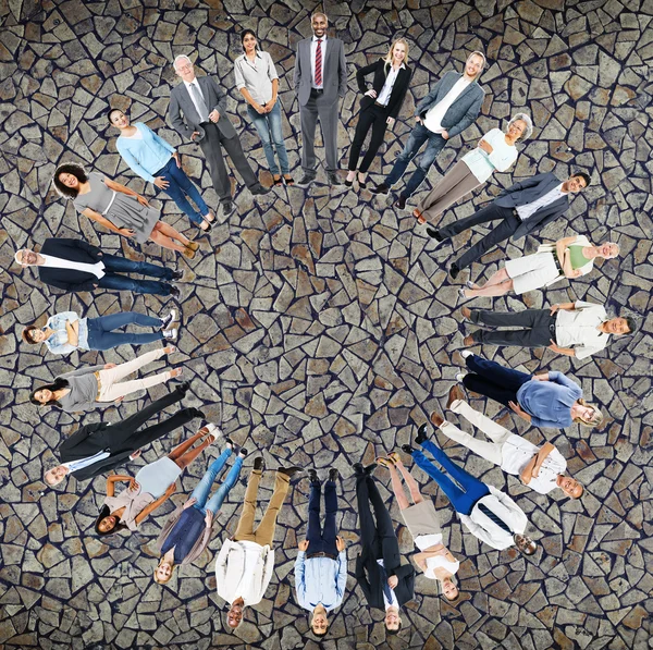 Çeşitlilik insanlar birlikte ayakta — Stok fotoğraf