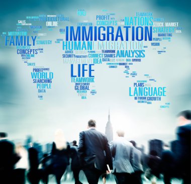 Şehirde yürüyen iş adamları