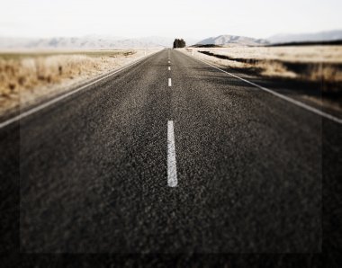 Dağ aralıkları giden yol