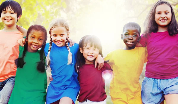 Amistad y unión de los niños —  Fotos de Stock