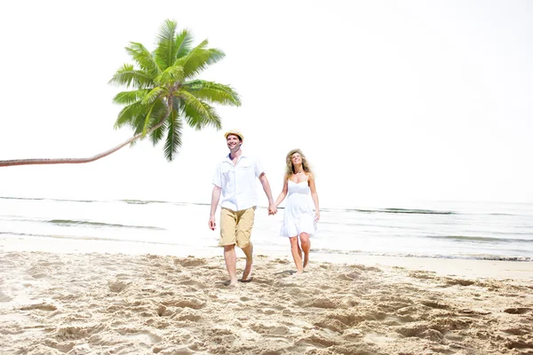 Медовое свидание на пляже — стоковое фото