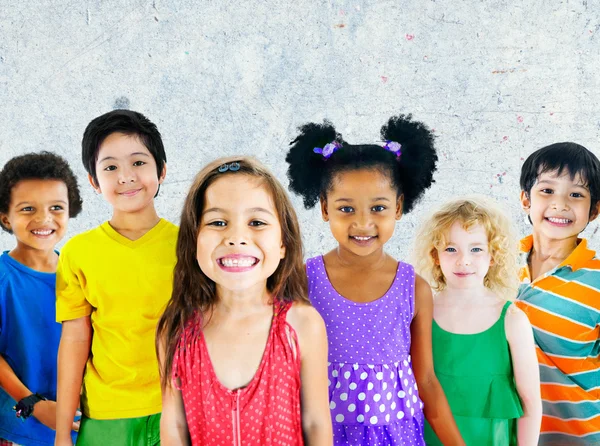 Felizes meninos e meninas alegres — Fotografia de Stock