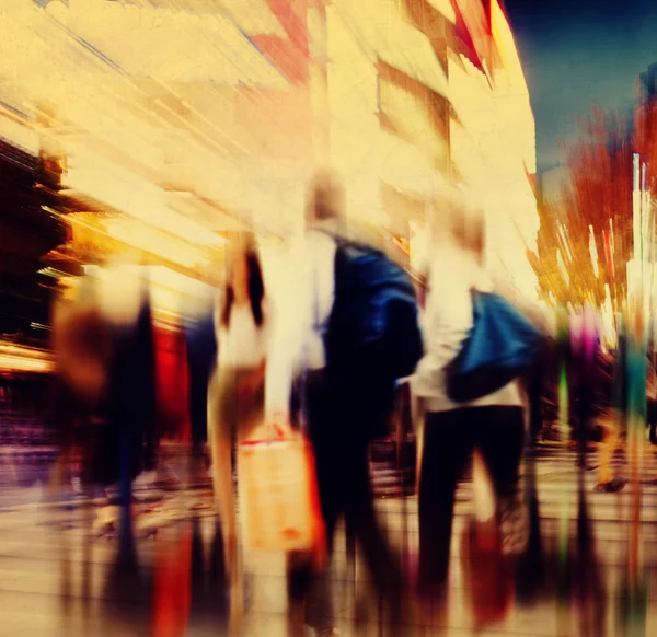 Silhouetten van zakenmensen die lopen — Stockfoto