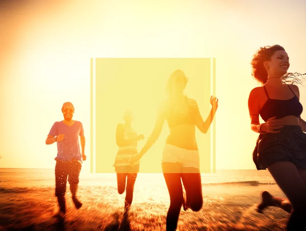 Happy friends having fun on the beach — Stock Photo, Image