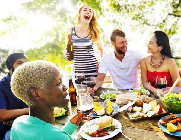 Riends Hanging Out Outdoors — Stock Photo, Image