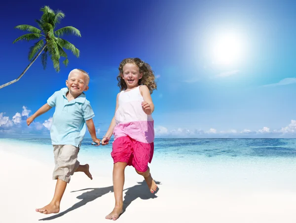 Frère et sœur à Beach Concept — Photo