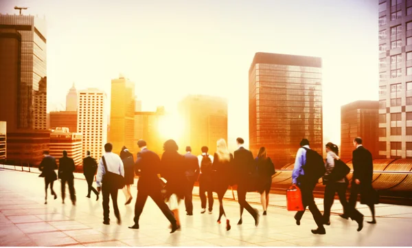 People walking across street — Stock Photo, Image