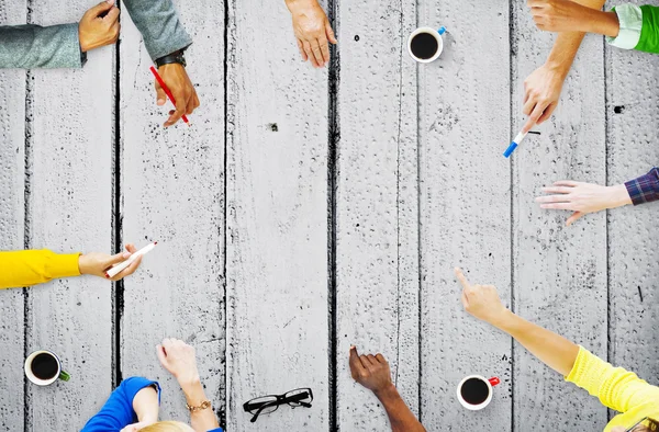 College students brainstorming at desk — Stock Photo, Image