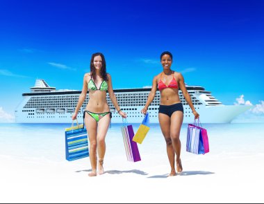 Bikini alışveriş torbaları konsepti ile kadınlarda