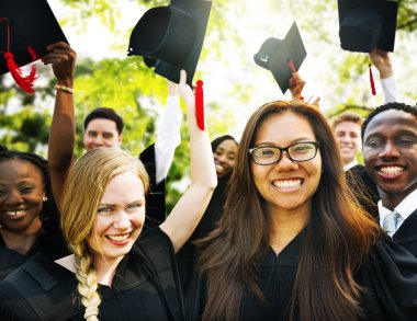 Öğrencilerin mezuniyet kavramı kutlama