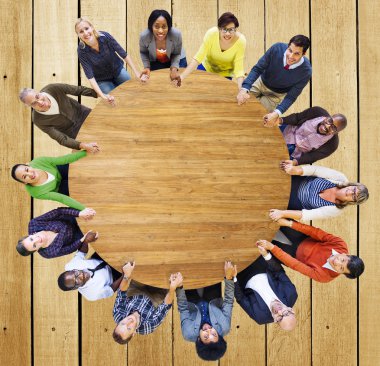 İş adamları, ekip çalışması kavramı destekler