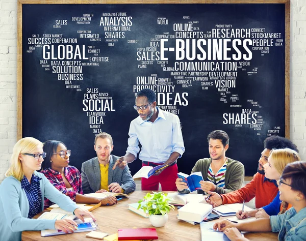 Lidé s konceptem globálního obchodu E-Business — Stock fotografie