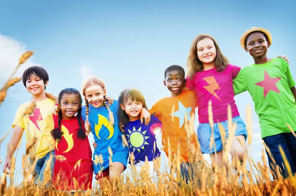 Gyermekek barátság és az egység — Stock Fotó