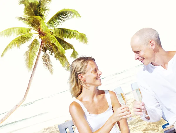 Paar-Romantik am Strand — Stockfoto