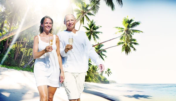 Couple Honeymoon at Tropical Beach Concept — Stock Photo, Image