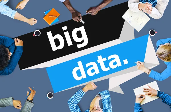 Diverses personnes et Big Data — Photo