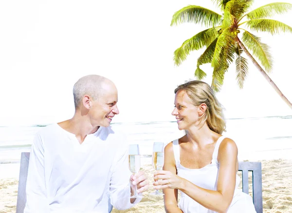 Casal Romance no conceito de praia — Fotografia de Stock