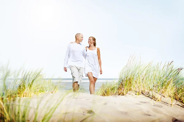 Coppia a Summer Beach Incontri Concetto — Foto Stock