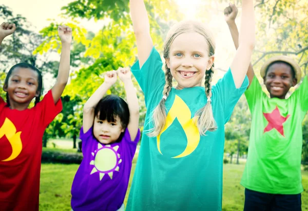 Kinderen vriendschap en saamhorigheid — Stockfoto