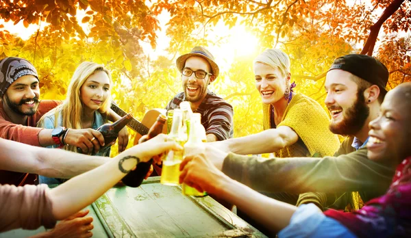 Friends hanging out at outdoors party — Stock Photo, Image