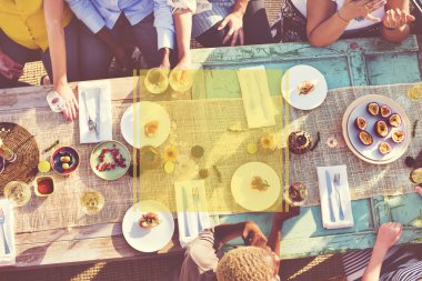 Farklı insanlar açık havada