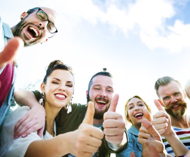 Arkadaşlar beraberlik eğlence kavramı Yaşasın