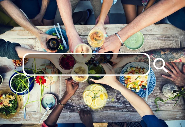 Comida e bebida na mesa — Fotografia de Stock