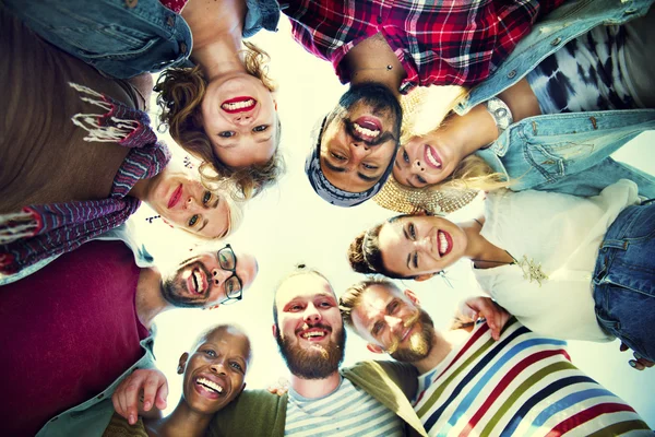 Vinculación de amistad en el concepto de playa — Foto de Stock