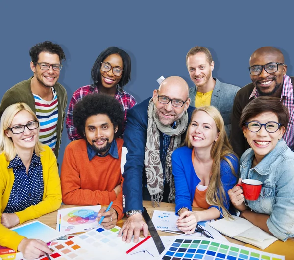 Unternehmenskonnektivitätskonzept erfüllen — Stockfoto