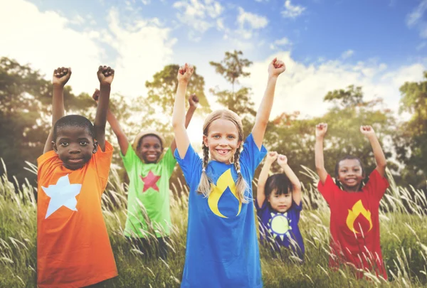 Kinderen plezier en geluk — Stockfoto