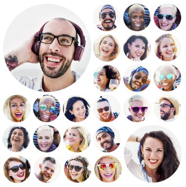 çeşitli mutlu gençler