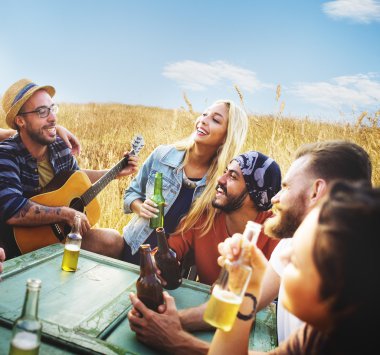 Arkadaşlar kavramı asılı