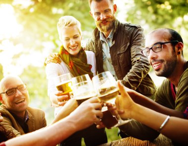 Arkadaşlar parti açık havada kavramı