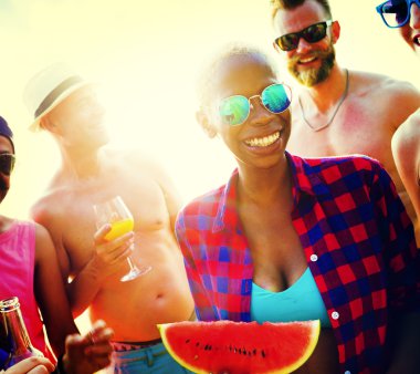 Beach Party kavramı insanlara