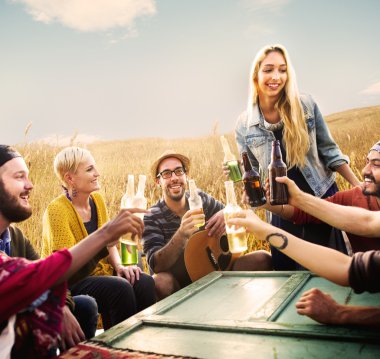 Farklı insanlar arkadaş kavramı