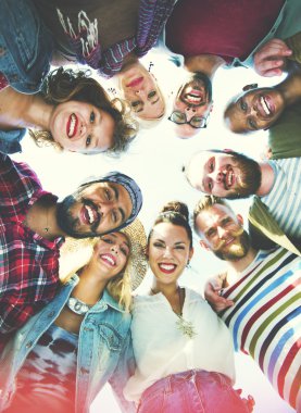 Arkadaşlar arkadaşlarının yanına, parti kavramı grup