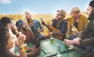 Farklı insanlar arkadaş kavramı