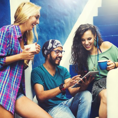 Arkadaşlar kavramı asılı