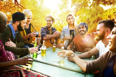 Arkadaşlar kavramı asılı